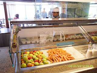 Frisch gepresster Apfel-Karotte-Saft