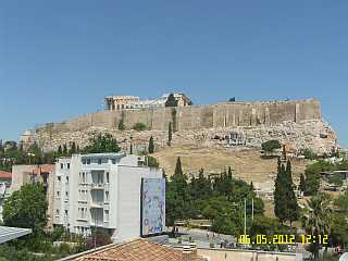 Akropolis menschenleer, durch das Museumsfenster