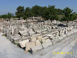 Steinlager in Ephesos