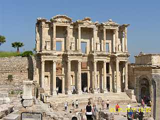 wieder aufgebaute Celsus Bibliothek
