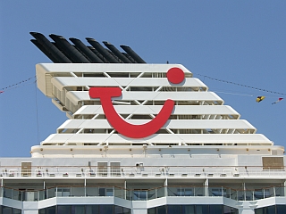 TUI-Smile am Kaminaufbau