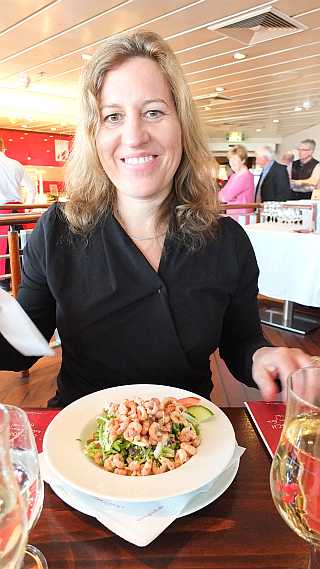 Beate mit Krabben