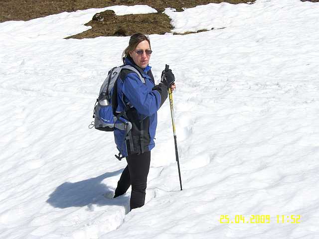 Beate beim Schneestapfen
