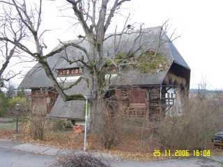 Reikischule mit Linde