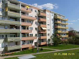 Mittig in braun die Westseite W&ouml;schhalde 21 in Villingen